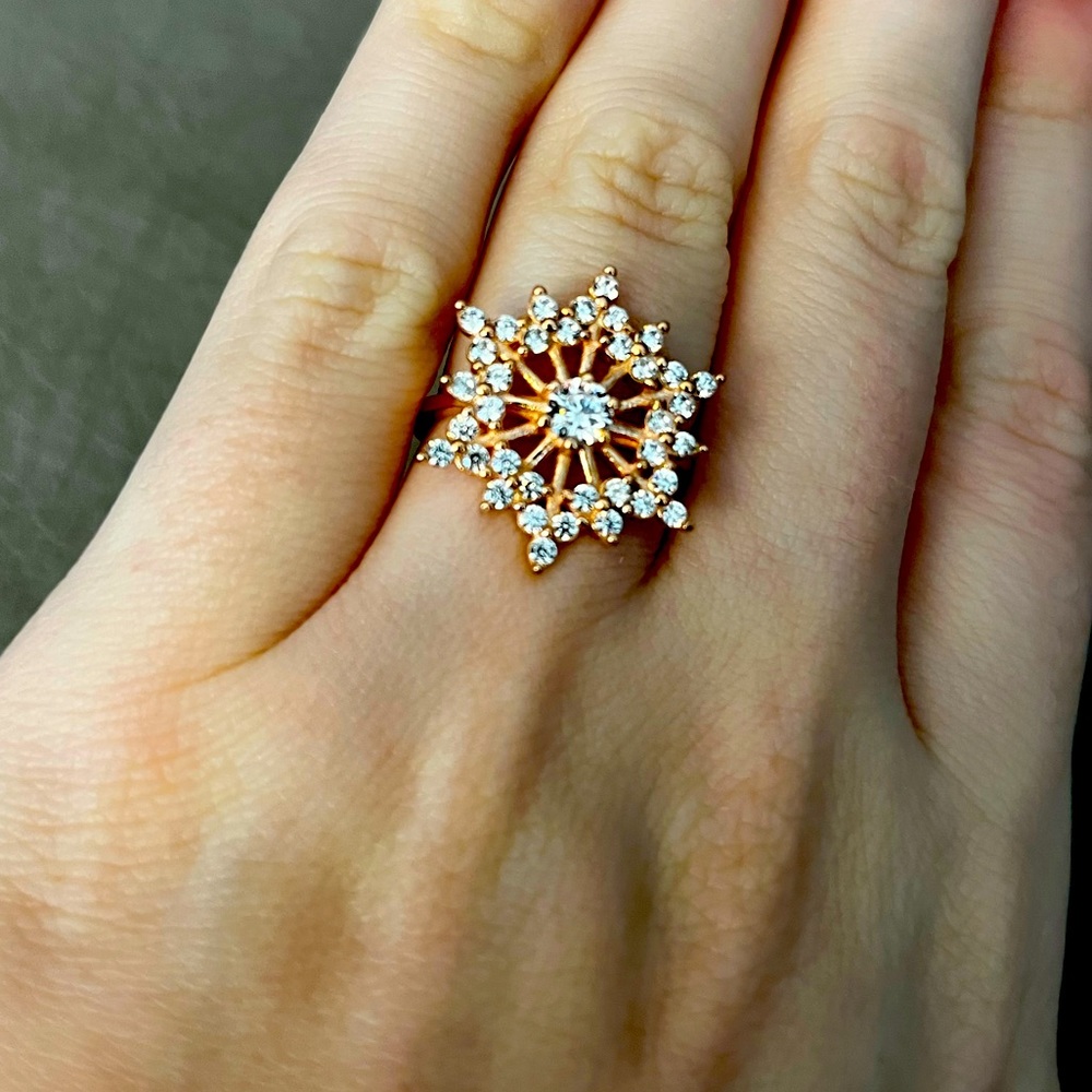 Charmed Aroma | Size 6 Snowflake Ring